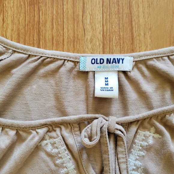 Old Navy Shirt Womens Medium Beige White Embroidery Tie Neck Bohemian Blouse - Picture 2 of 7